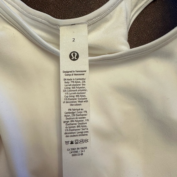 Never worn Lululemon crop top with split shoulder size 2 - Picture 3 of 3